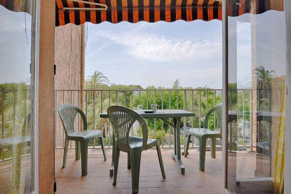 Апартаменты St-Cyr - Studio Avec Balcon, Vue Mer Et Proche Plage Сен-Сир-сюр-Мер Экстерьер фото